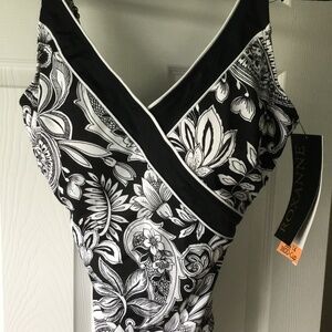 Roxanne black and white bathing suit size 14 38 DD